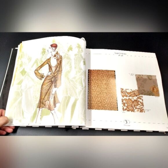 Valentino Atelier 2001- 2002 Fashion Book Catalog - Picture 5 of 16